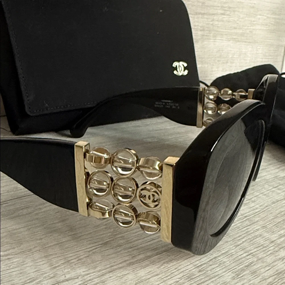 CHANEL 
Oval Sunglasses CH5543A
Full Inclusion - Picture 7 of 12